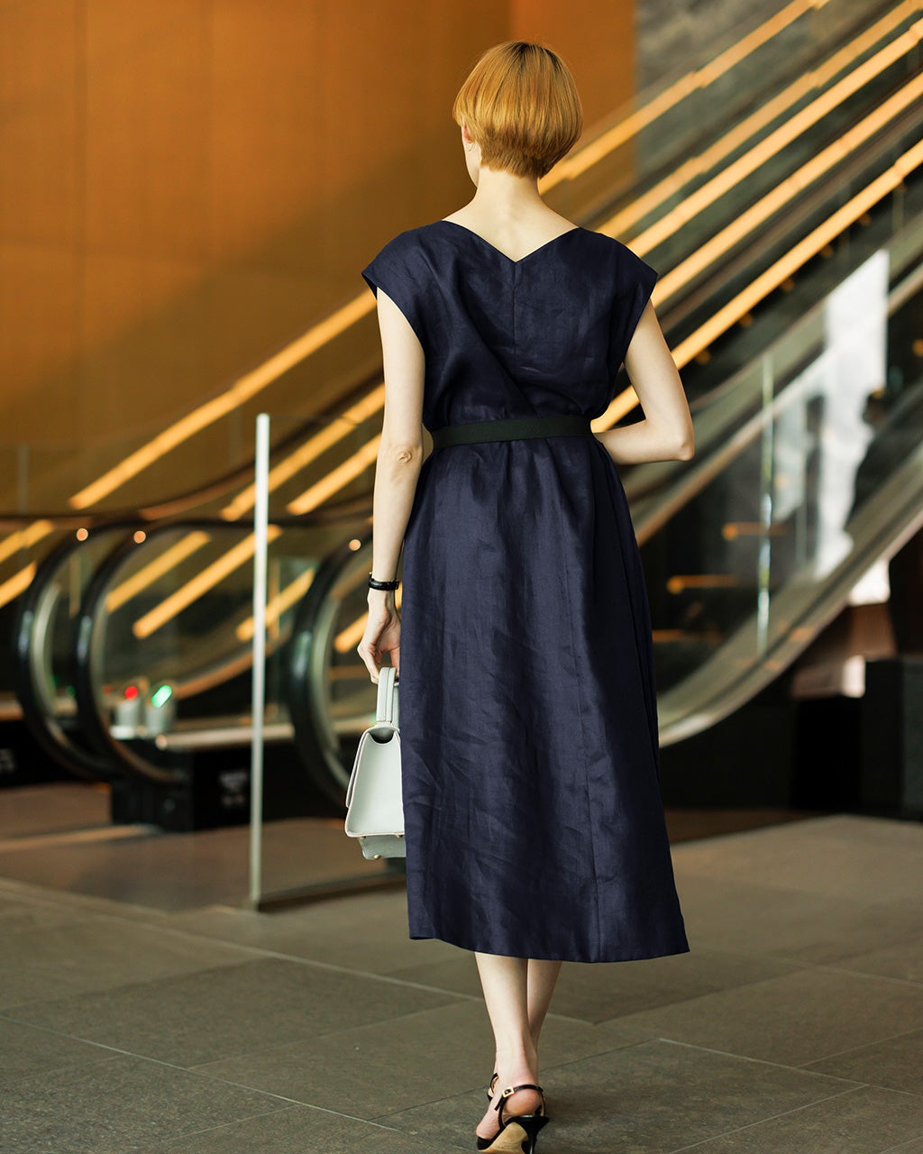 フレンチリネン・バックV開きドレス/40代50代からのレディース・メンズ ...