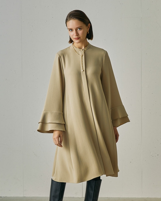 二重織ストレッチ・フリル袖ワンピース