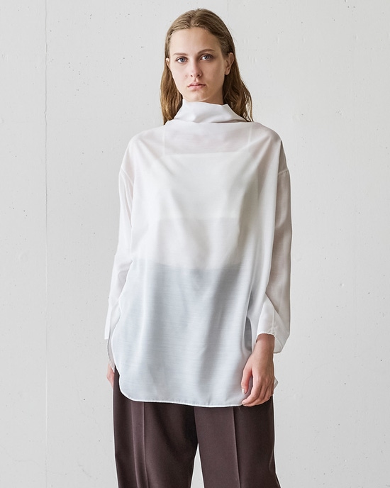 ドレープハイネック・ロングブラウス