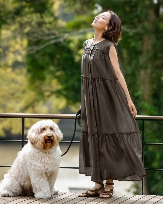 シアーエンボス・ティアードドレス