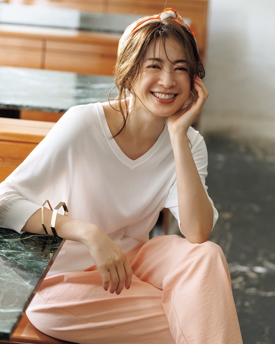 UVドライタッチニット・Vネックトップス