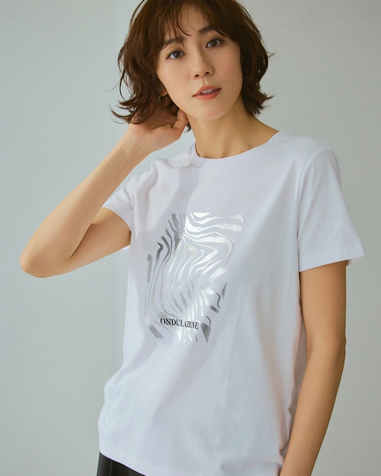 メタリックデザインTシャツ