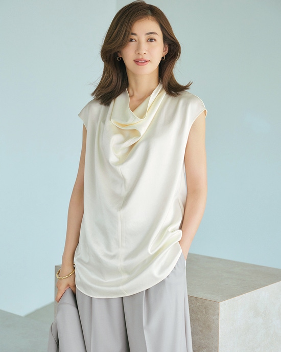 ストレッチサテン・ドレープネックブラウス