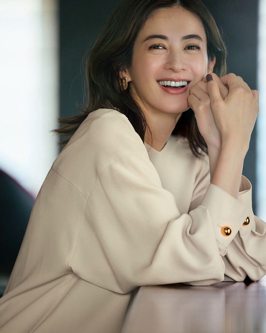 ストレッチジョーゼット・ラウンドブラウス