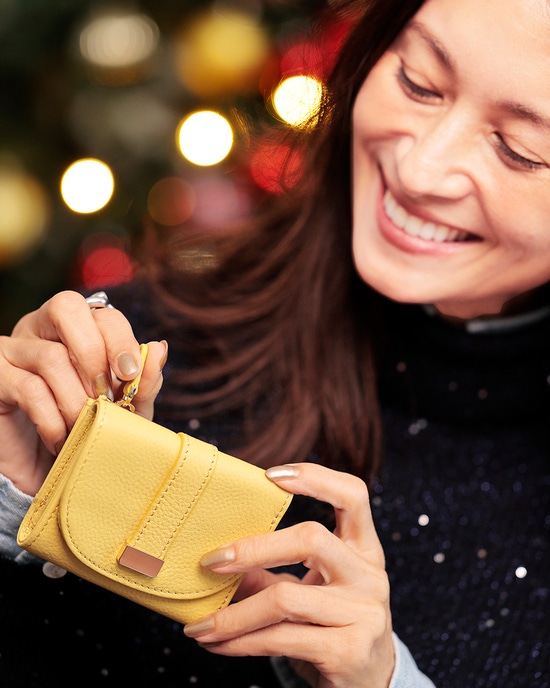 本革・三つ折りコンパクトウォレット