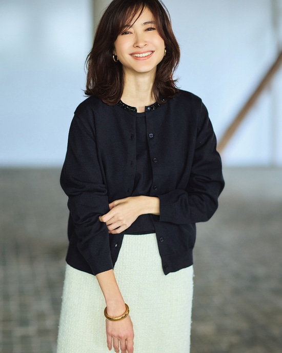 ビジューネック・アンサンブルニット