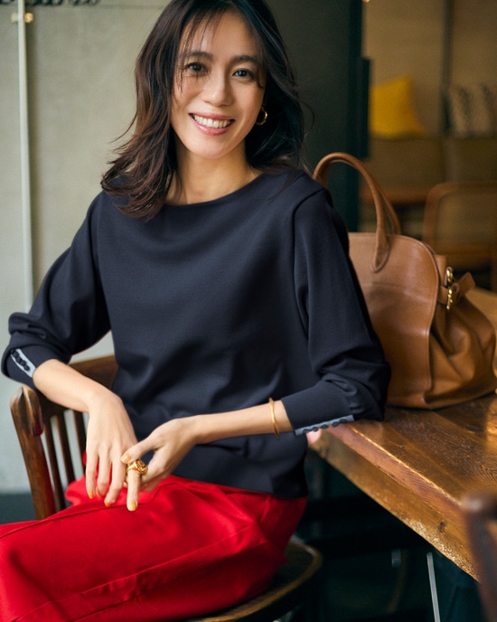 ストレッチニット・袖ボタンボートネック