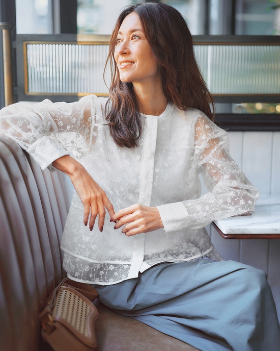 フラワー刺繍・オーガンジーフリルブラウス