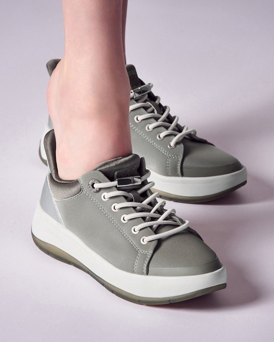 撥水ハンズフリースニーカー651