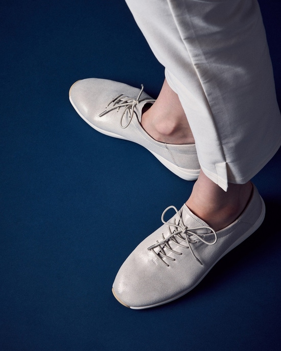 撥水ソフトフラットレースアップシューズ