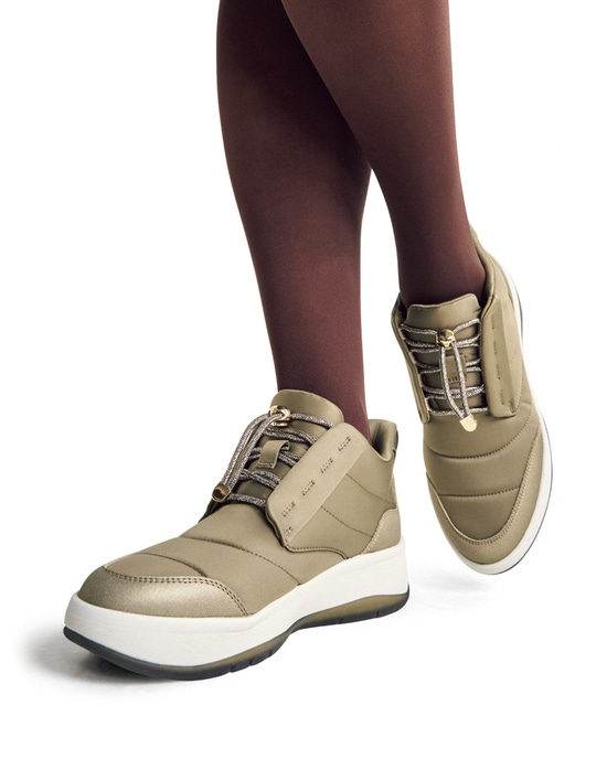 撥水あったかふんわりスニーカー651