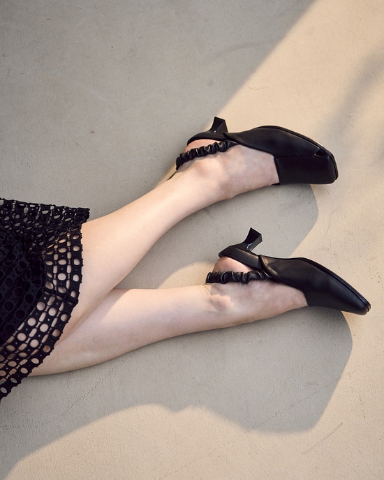 ヒールカップシャーリングストラップシューズ