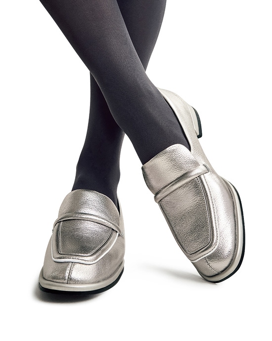 スタイリッシュレザーローファー810