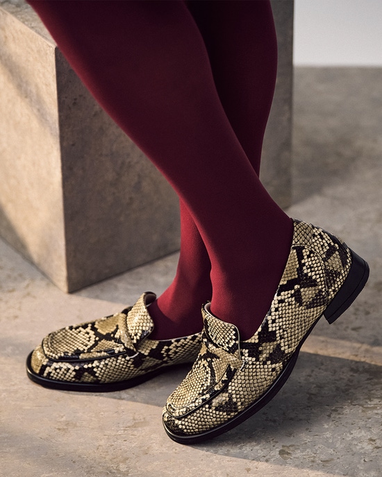 スタイリッシュレザーローファー810