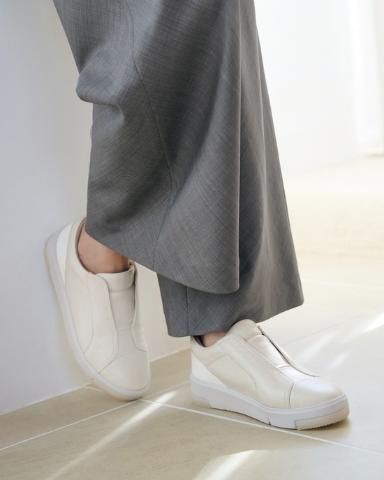 スリッポンレザースニーカー701