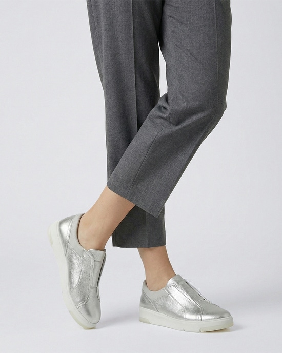 スリッポンレザースニーカー701