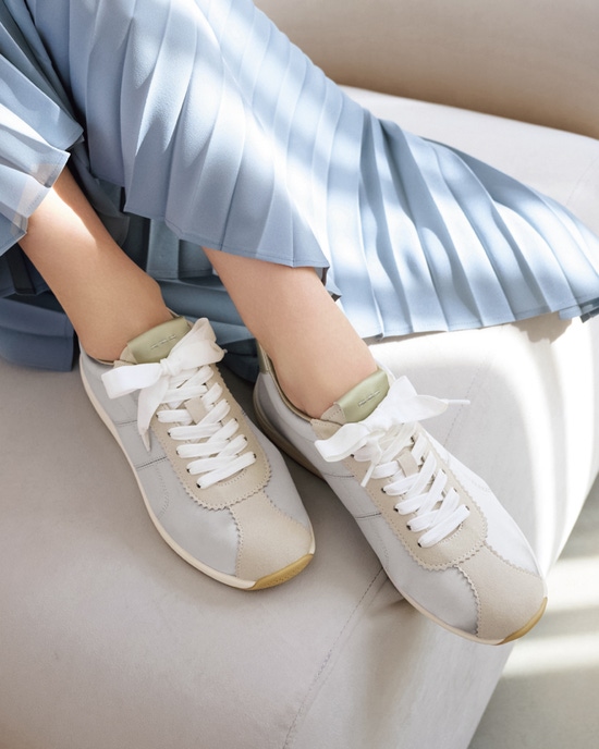 サテンソフトフラットスニーカー620