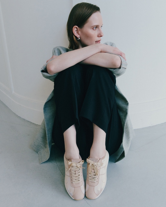 サテンソフトフラットスニーカー620