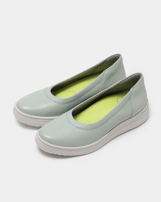 レザーバレエスニーカーLITE601