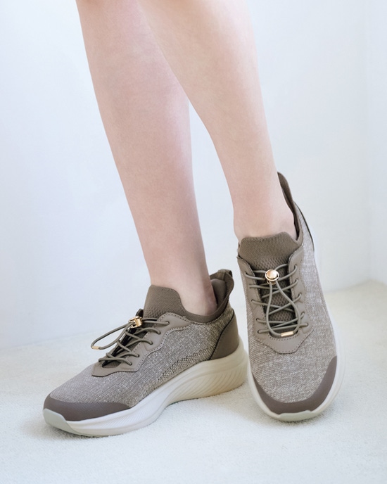 ハンズフリークッションソールスニーカー550